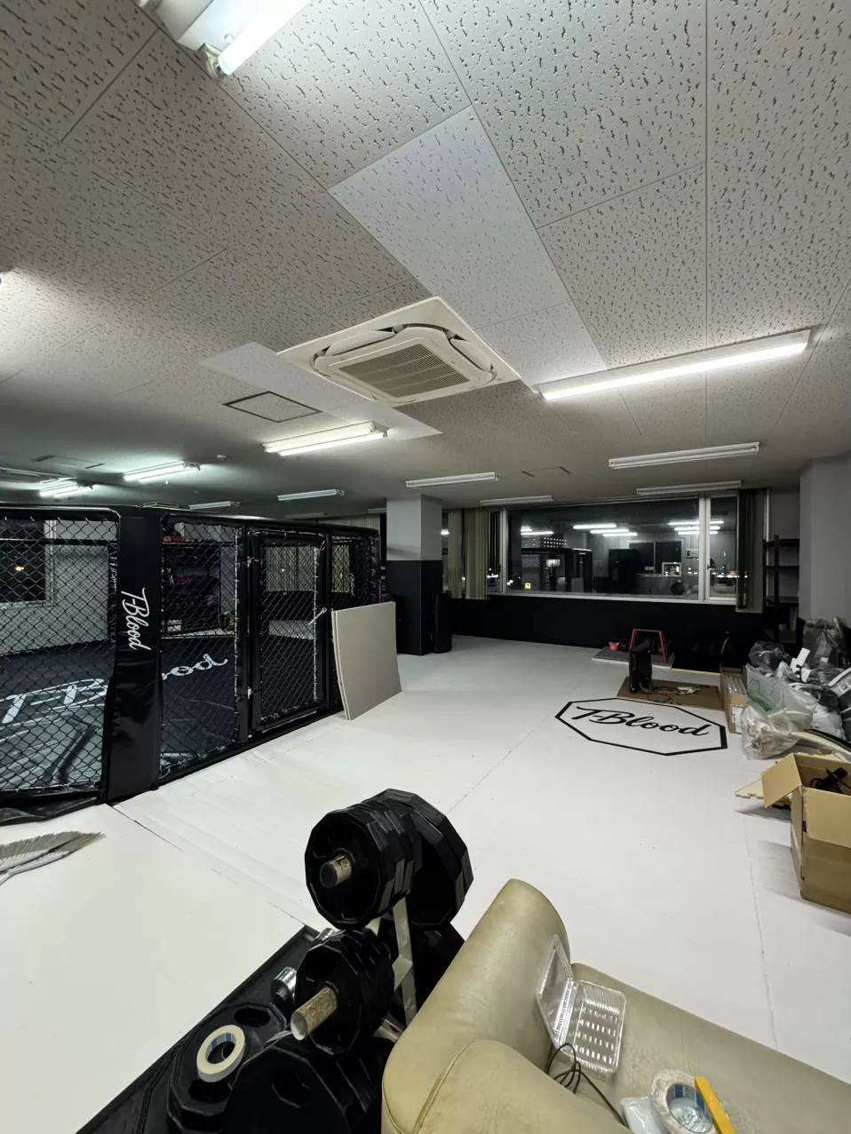 Kundenprojekt-Update: Installation des professionellen MMA-Octagon- und Rollmatten-Fitnessstudios abgeschlossen
