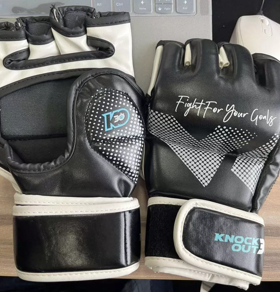 Was ist der Unterschied zwischen Wettkampf-MMA-Handschuhen im UFC-Stil und regulären Trainings-MMA-Handschuhen?