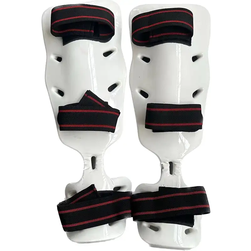 Getauchter Taekwondo-Schienbein-Ristschutz